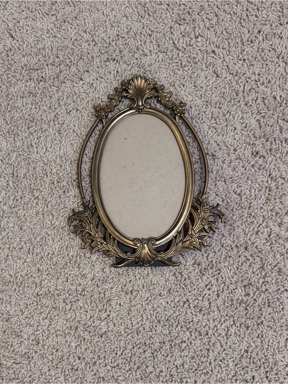 Vtg Ornate Bronze Metal Oval Picture Frame, Floral Victorian, Easel Back, 4x6"